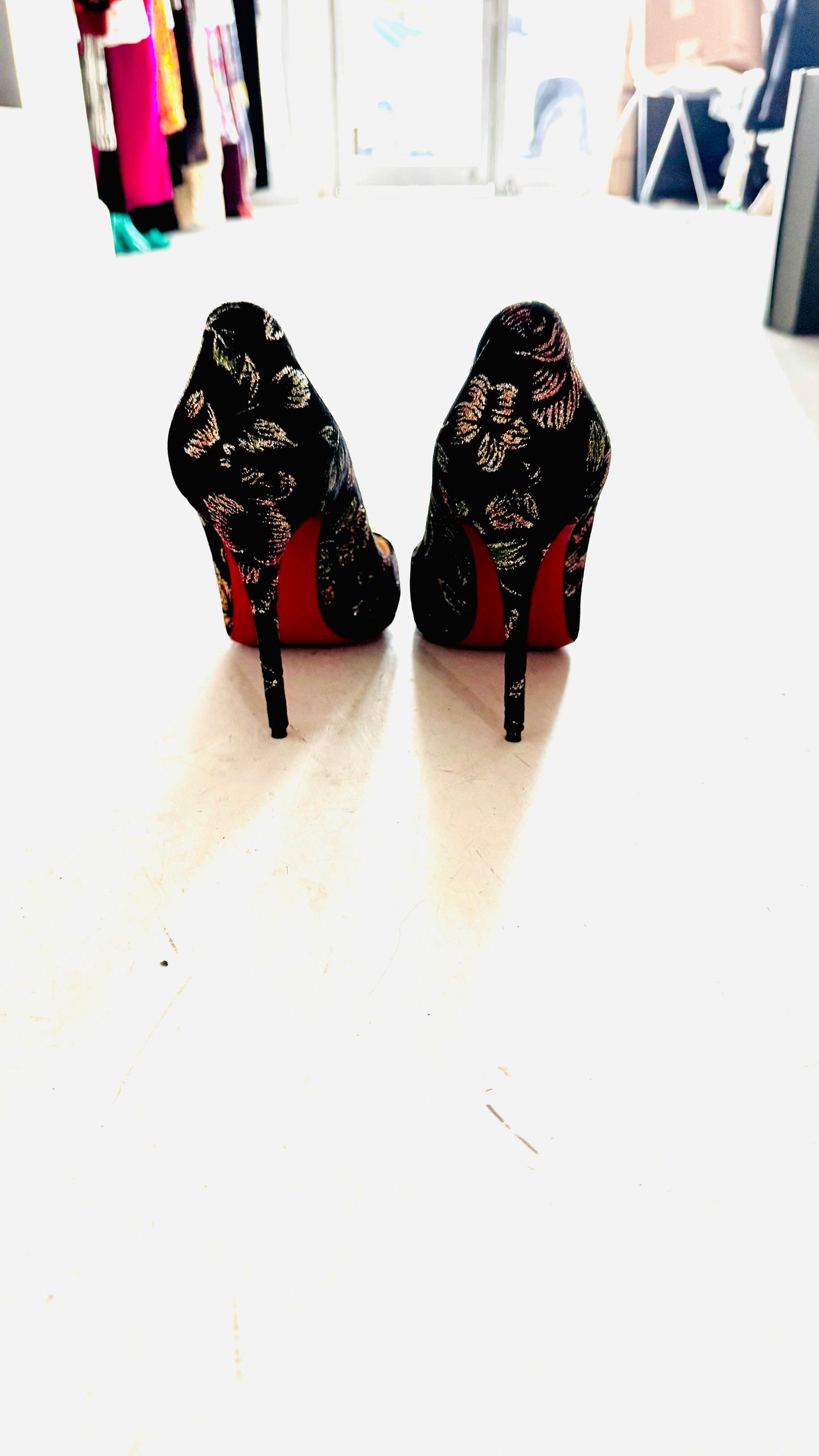 CHRISTIAN LOUBOUTIN VELVET PIGALLE HEELS SZ39.5
