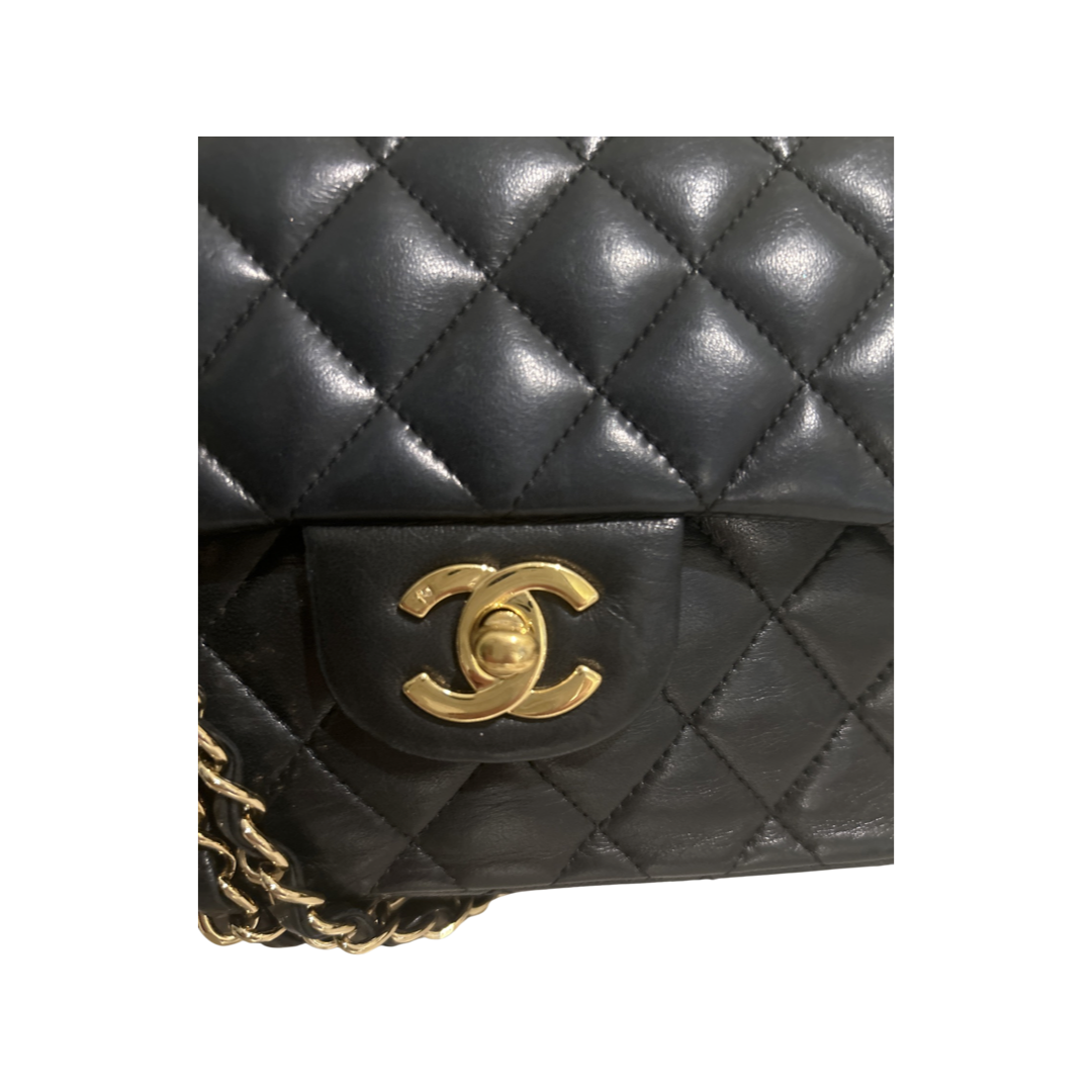 CHANEL navy classic flap