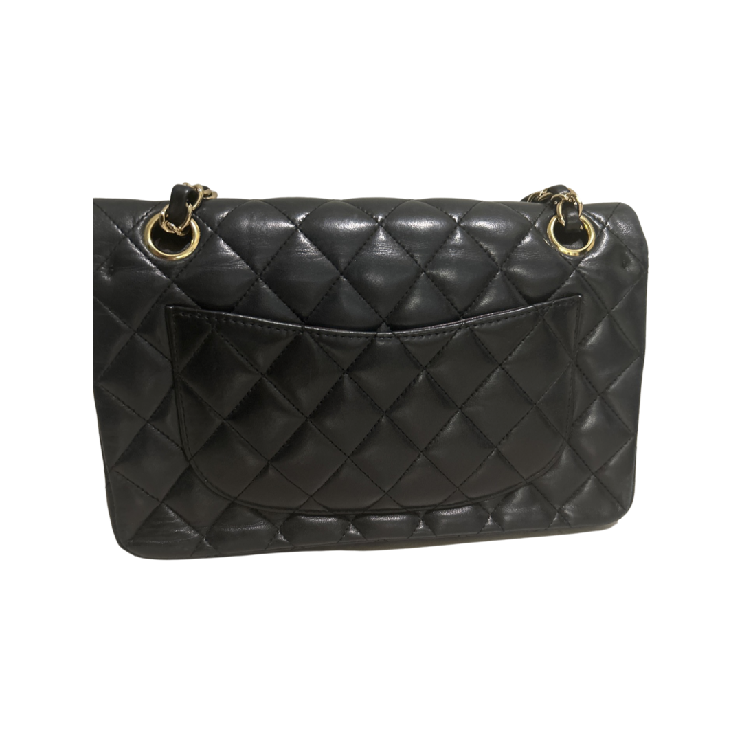 CHANEL navy classic flap
