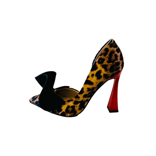 BETSEY JOHNSON leopard print heel sz6