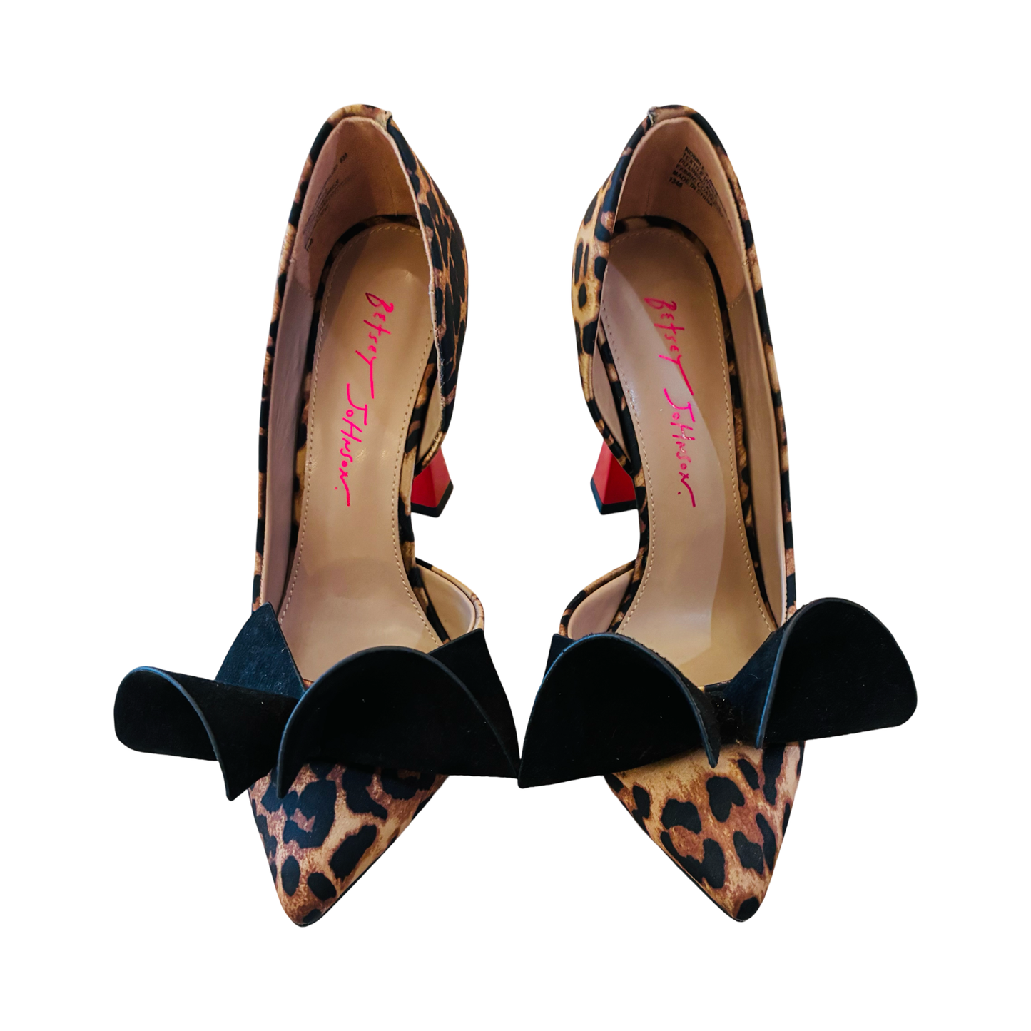 BETSEY JOHNSON leopard print heel sz6