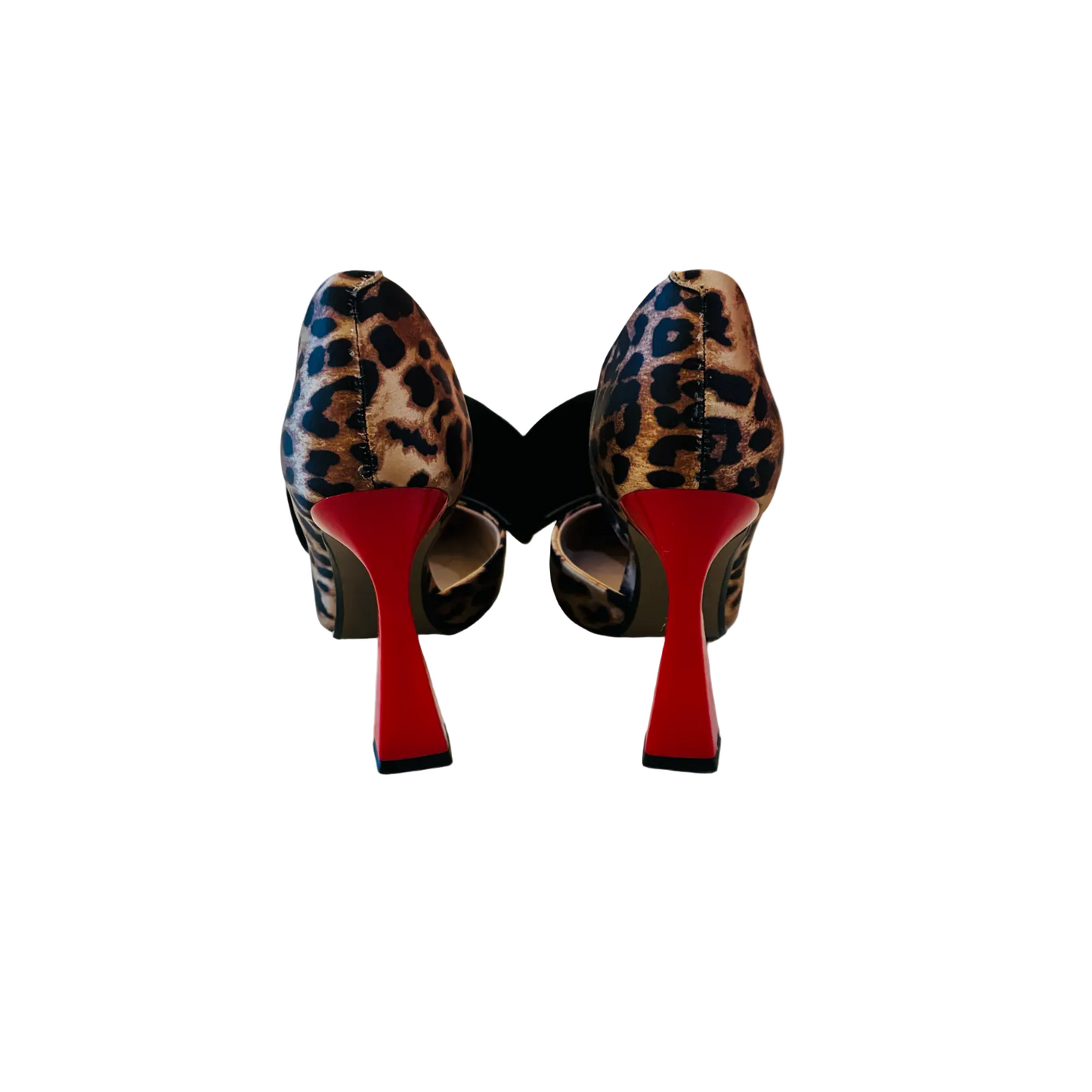 BETSEY JOHNSON leopard print heel sz6
